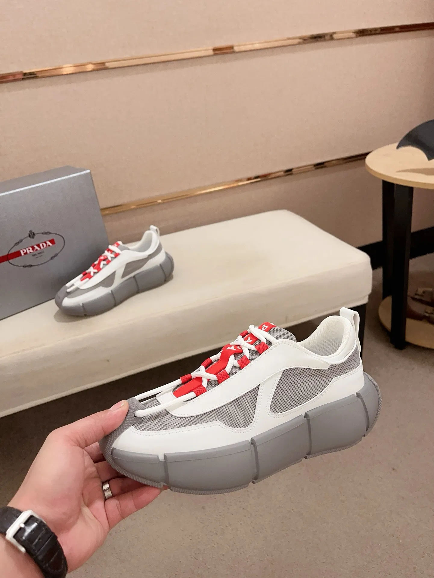Men's shoes 💰 540💰 ✔️✔️✔️High version High-quality new PRADA (Prada) counters are launched simultaneously, new men's shoes, 😘fabrics are selected from first-layer cowhide. Lining: imported elastic mesh➕cowhide lining. 👍🏿High-end☄️Open-molded non-slip rubber outsole, exquisite lines, simple and elegant, comfortable and high-end for leisure travel. Number of yards: 38 to 44. (Can be customized for 45 non-refundable)